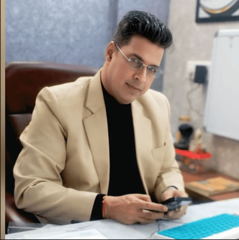Dr. SK Bhatt - Best Homeopathic Doctor in Lucknow at Vardaan Clinic